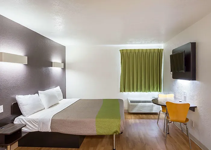 6 Forth Worth Hotel 2*